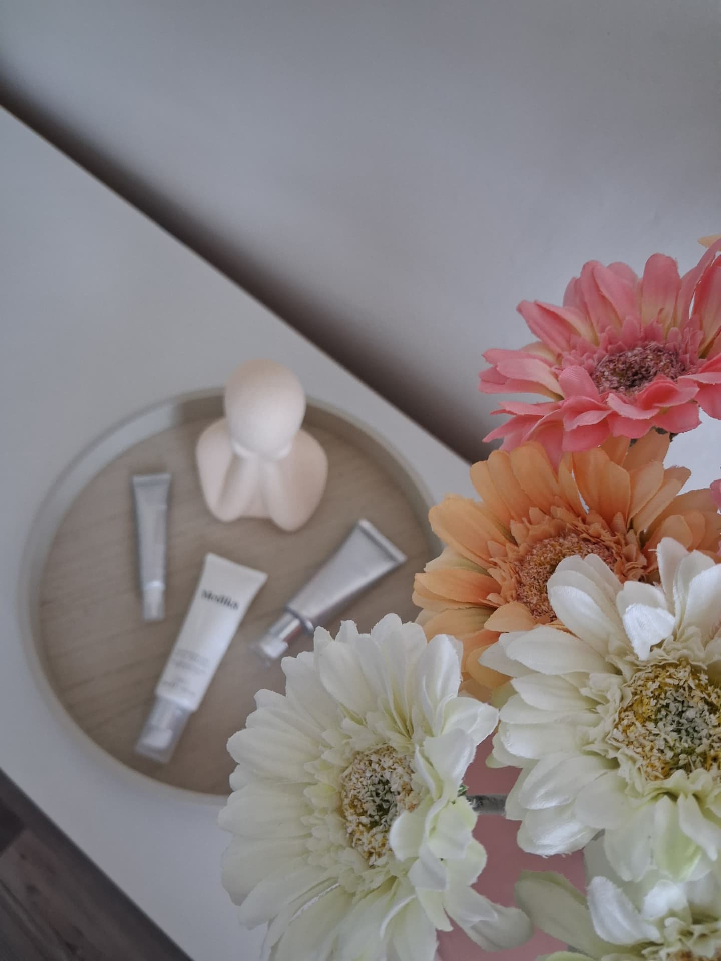Kvetinový detail z interiéru Studio Beauty Therapy