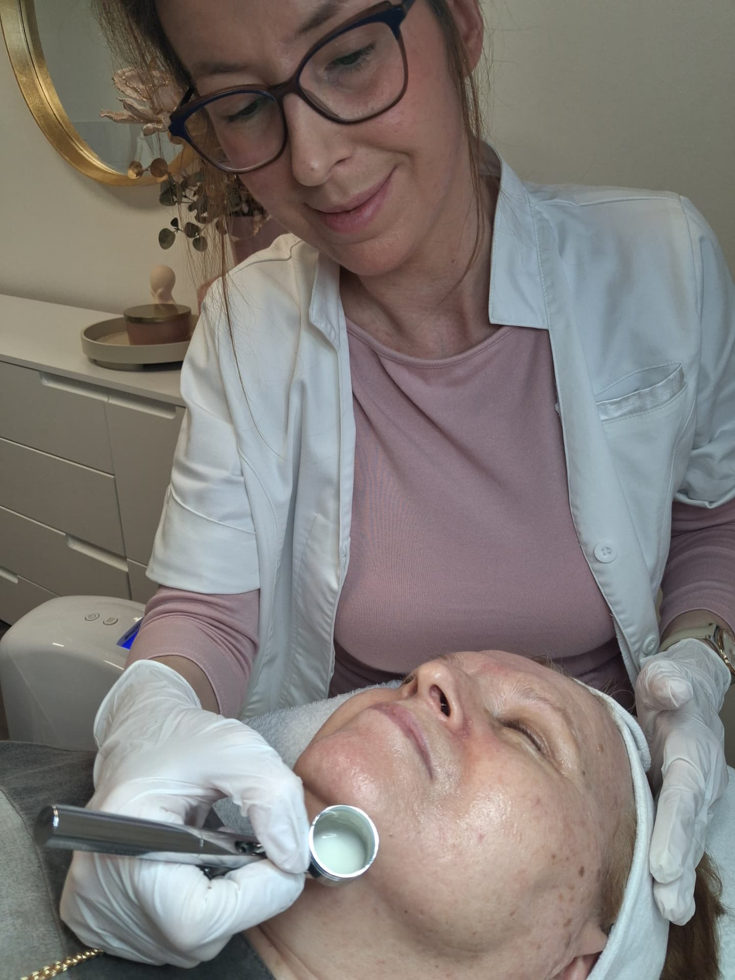 Aplikácia kyslíkového ošetrenia DermaOXY na pleť