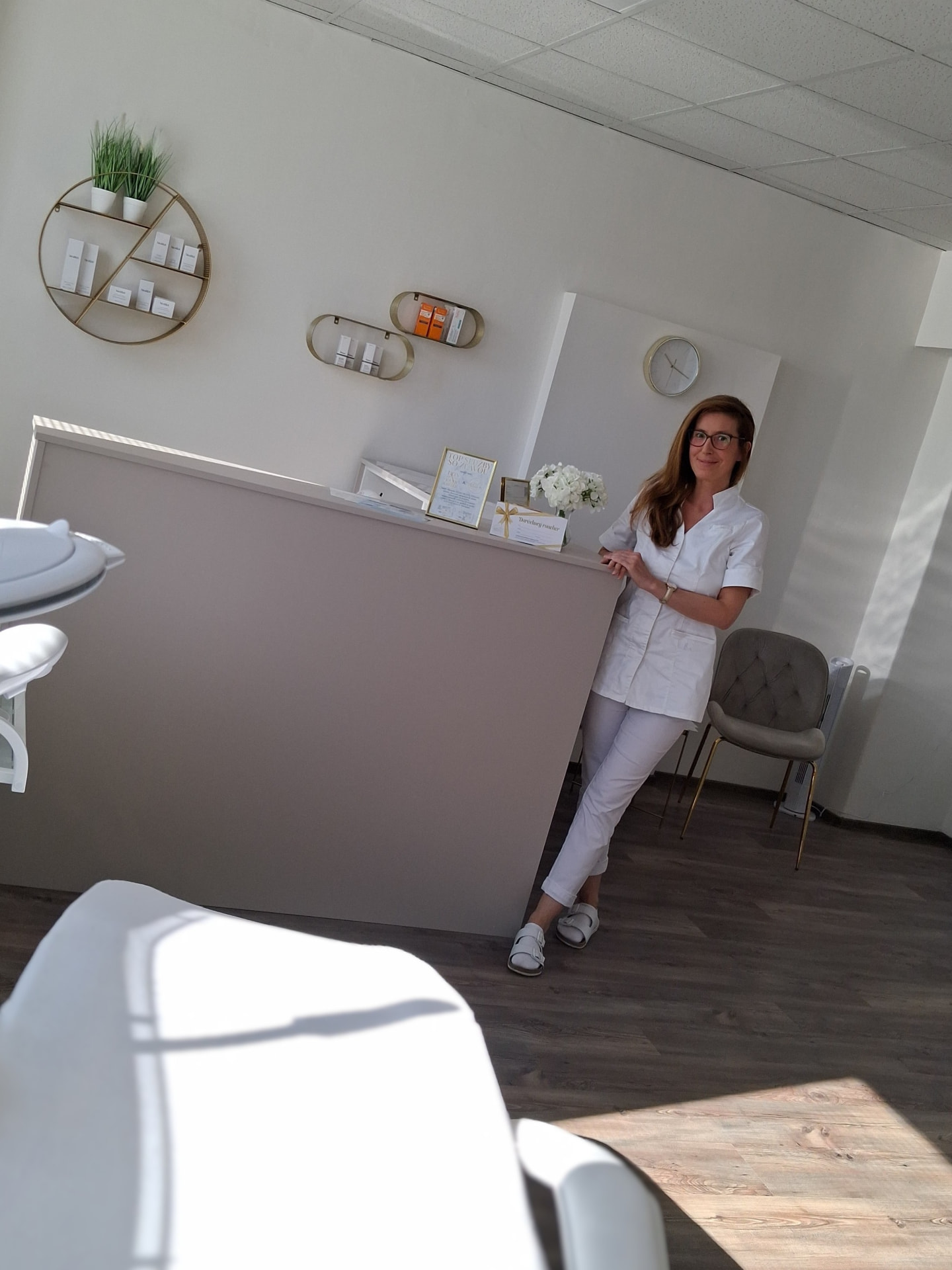 Veronika Kuncová na recepcii Studio Beauty Therapy